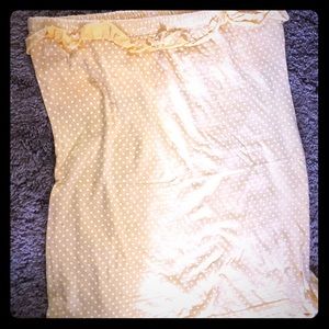 Strapless yellow and white poca-doted tank.